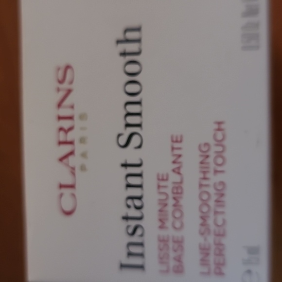 - New in box...Clarins Instant Smooth - Picture 3 of 3